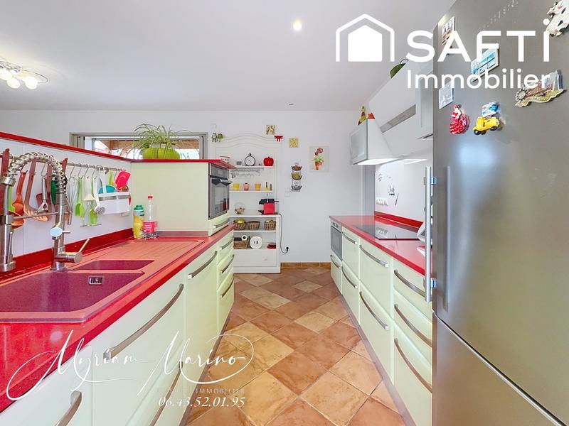 Maison - 147 m² - 8 pièces