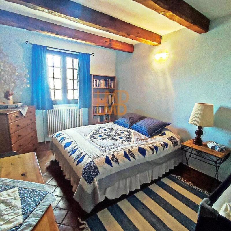 Propriété - 219 m² - 6 pièces