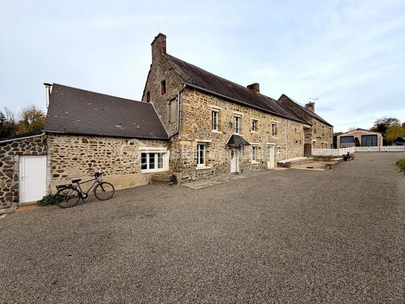 Maison - 180 m² - 5 pièces