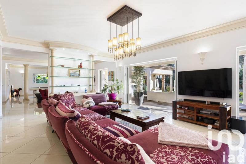 Maison - 300 m² - 8 pièces