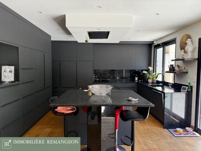 Propriété - 349 m² - 7 pièces