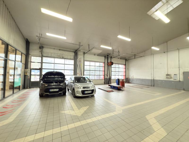 Local commercial - 2 654 m² - 10 pièces