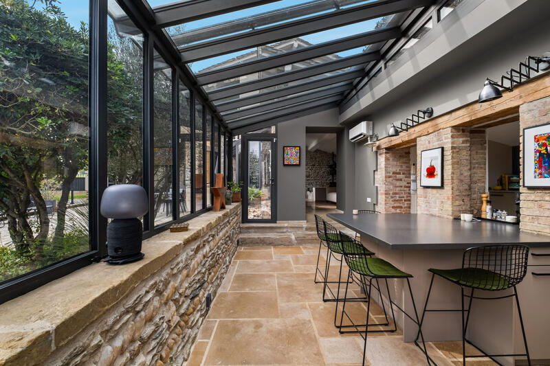 Maison - 270 m² - 8 pièces