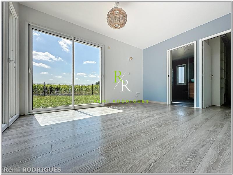 Maison - 213 m² - 9 pièces