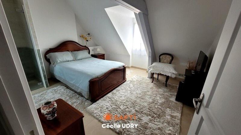 Maison - 415 m² - 12 pièces