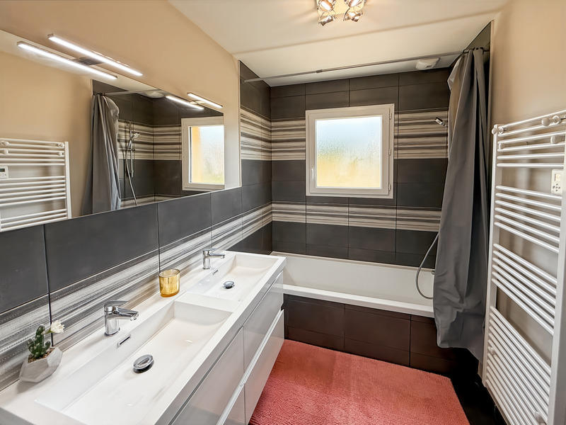 Maison - 90 m² - 4 pièces