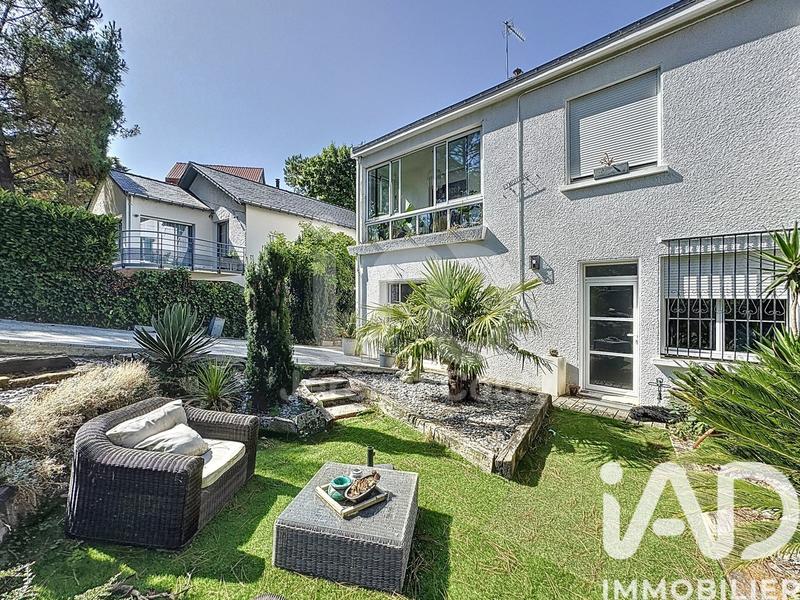 Maison - 187 m² - 11 pièces