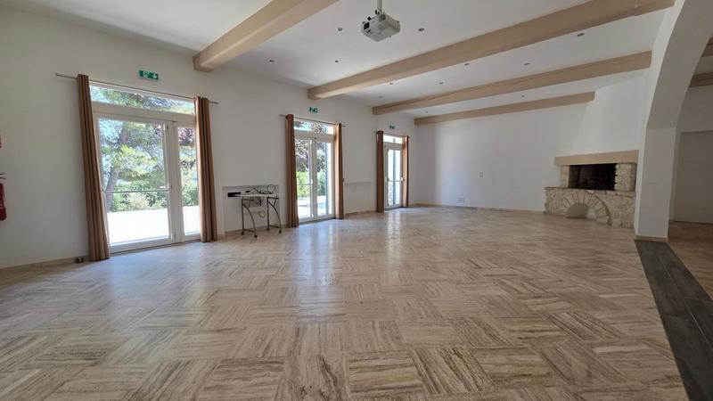 Maison - 408 m² - 5 pièces