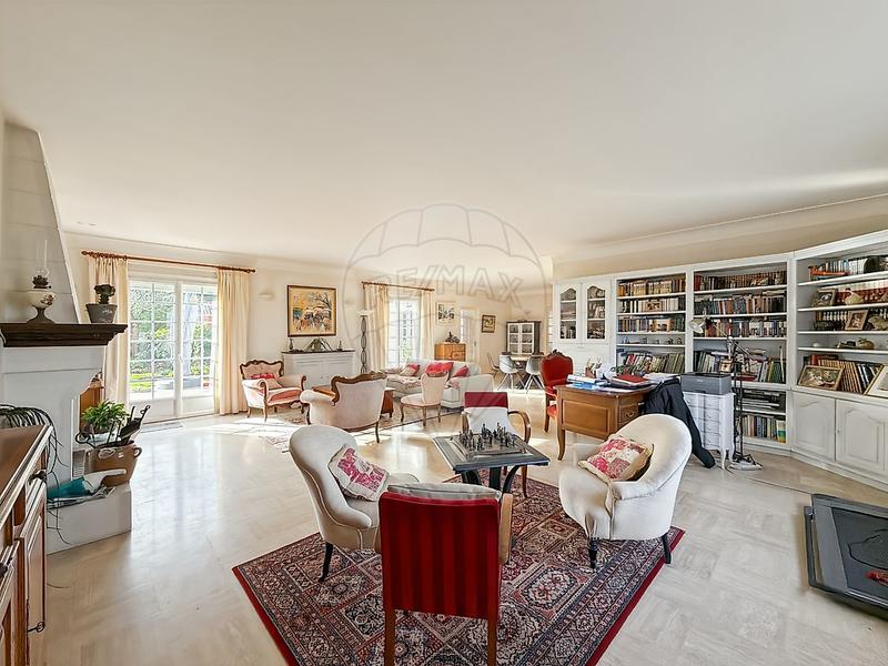 Maison bourgeoise - 211 m² - 4 pièces