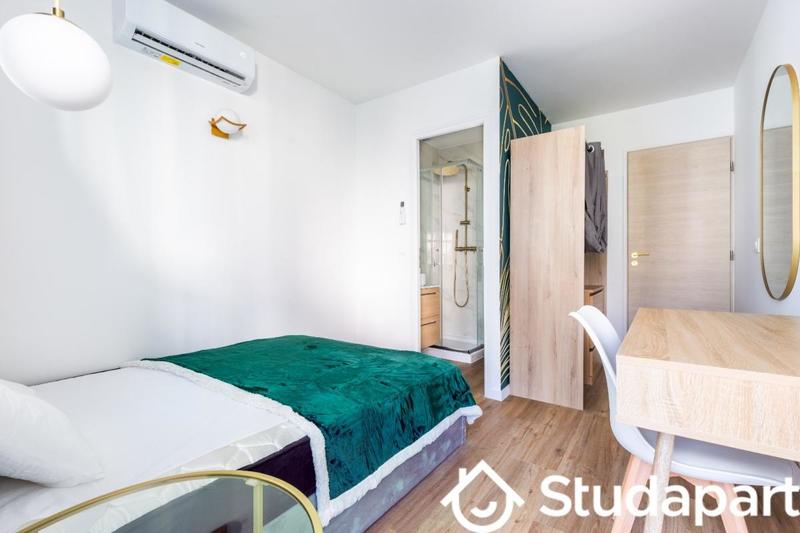 Chambre - 13 m² - 1 pièce