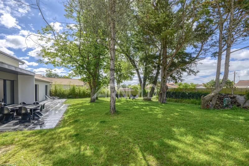 Maison - 208 m² - 8 pièces