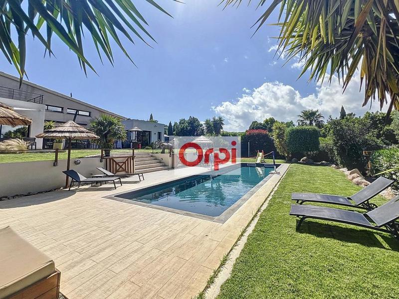 Villa - 169 m² - 5 pièces