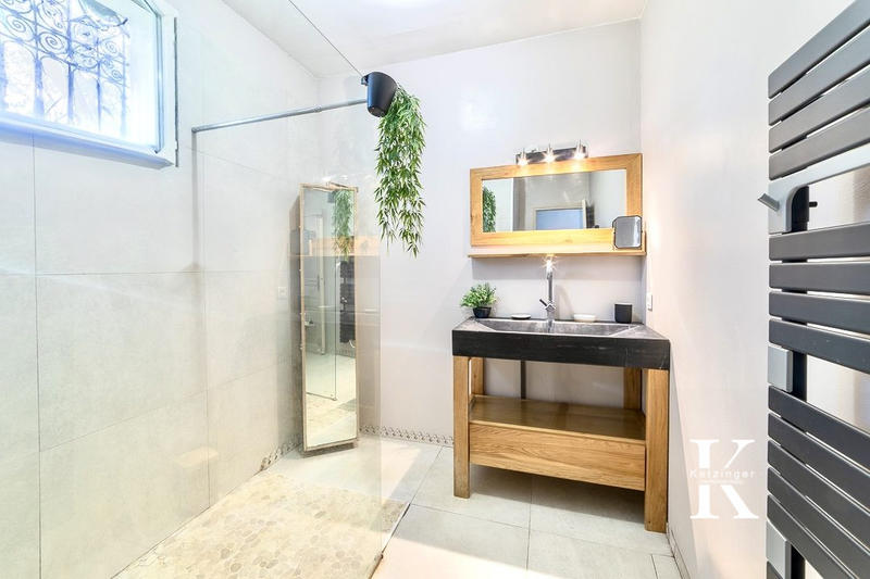 Maison - 249 m² - 8 pièces