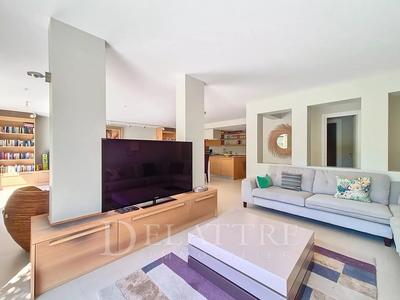 Maison - 222 m² - 8 pièces