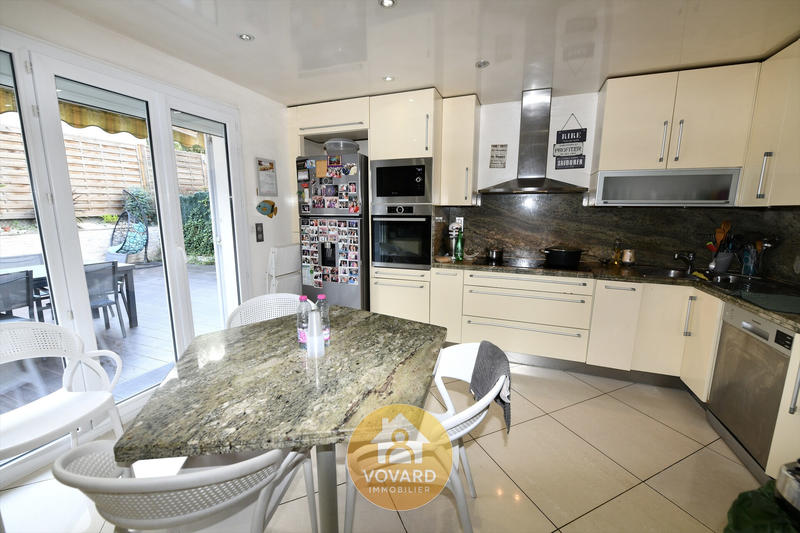 Maison - 204 m² - 8 pièces