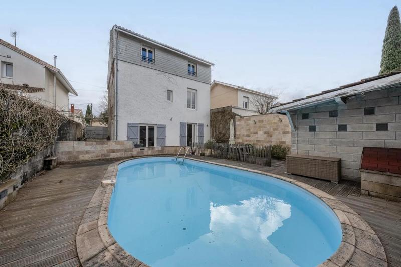 Maison - 160 m² - 8 pièces