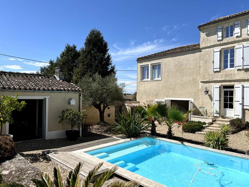 Maison - 270 m² - 8 pièces