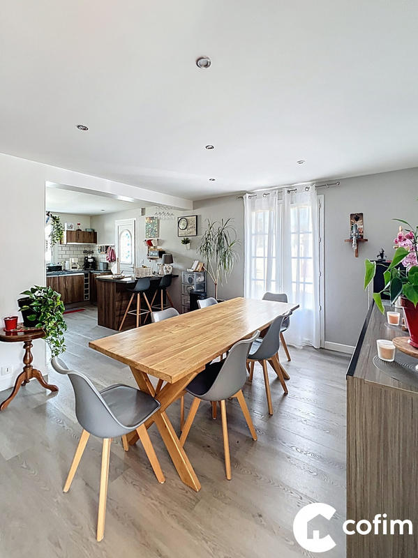 Maison traditionnelle - 194 m² - 9 pièces