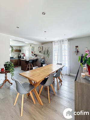 Maison traditionnelle - 194 m² - 9 pièces