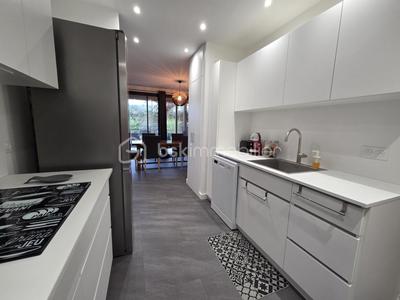 Appartement - 90 m² - 4 pièces