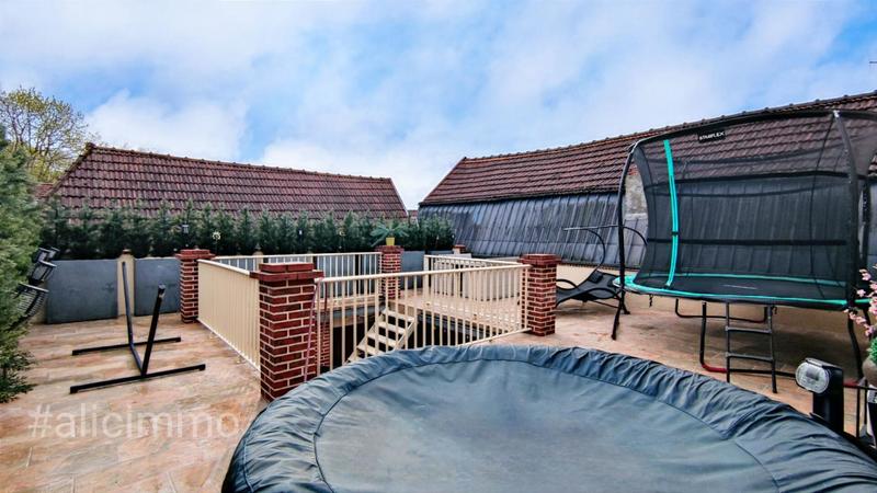 Maison - 300 m² - 6 pièces