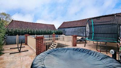 Maison - 300 m² - 6 pièces