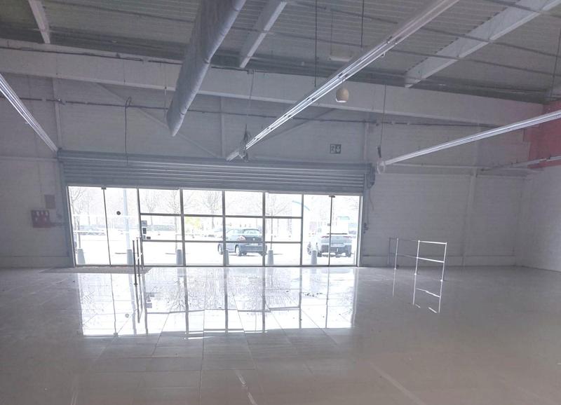 Local commercial - 1 203 m²