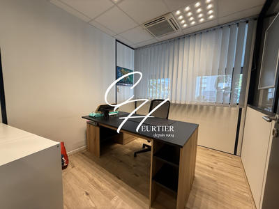 Local commercial - 334 m² - 14 pièces