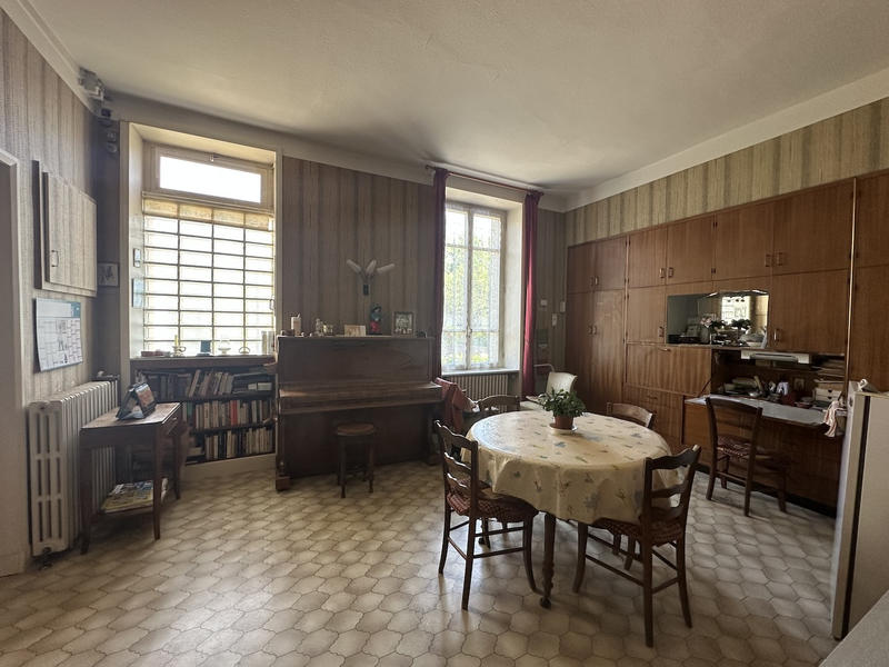 Maison - 180 m² - 9 pièces