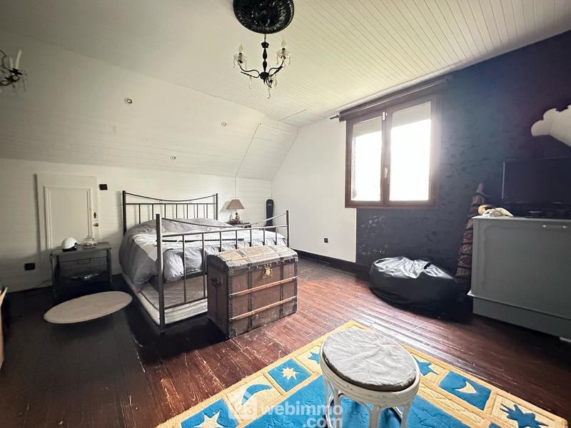 Maison - 187 m² - 8 pièces