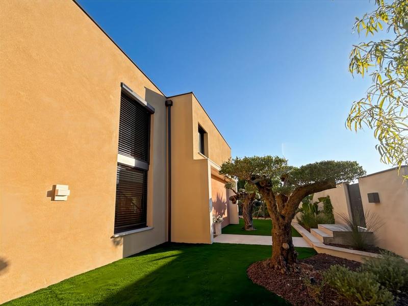 Maison - 311 m² - 5 pièces