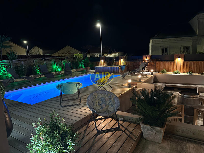 Maison - 262 m² - 6 pièces