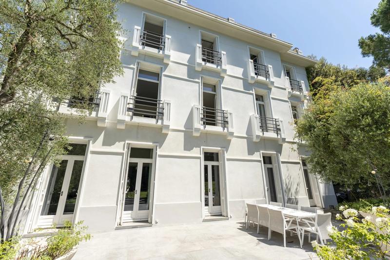 Villa - 498 m² - 15 pièces