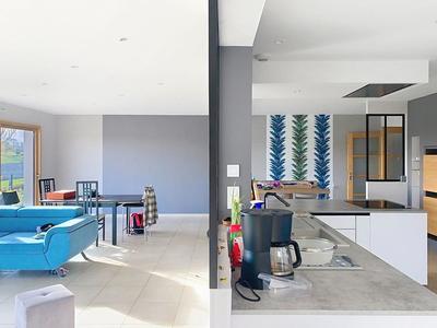 Maison - 325 m² - 11 pièces