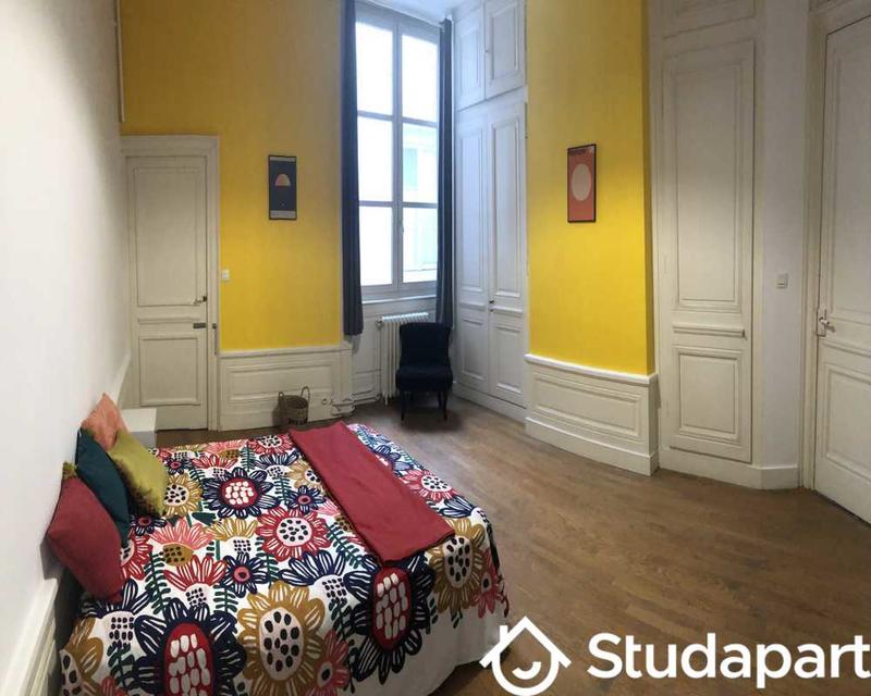 Chambre - 240 m² - 1 pièce