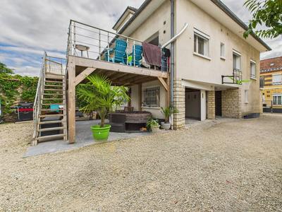 Maison - 235 m² - 7 pièces