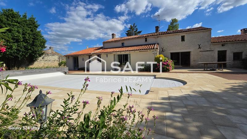 Maison - 305 m² - 7 pièces