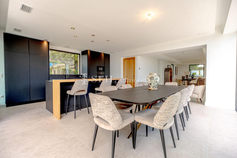 Villa - 353 m² - 6 pièces