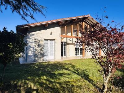 Maison - 200 m² - 6 pièces