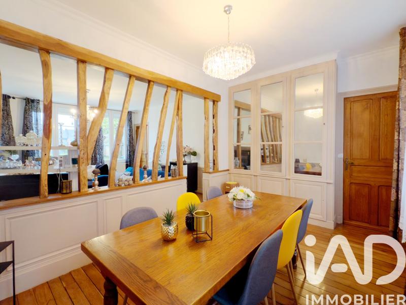 Maison - 212 m² - 8 pièces