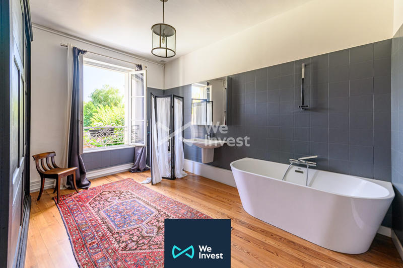 Maison - 272 m² - 9 pièces