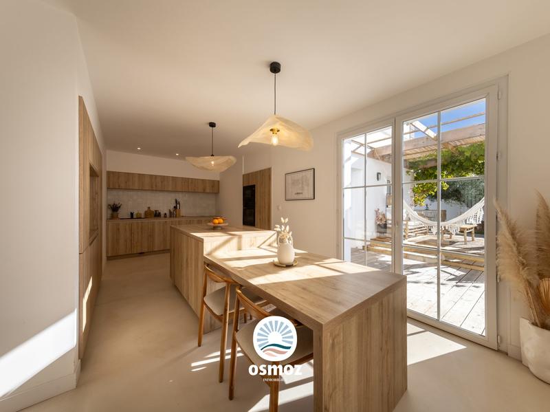 Maison - 330 m² - 8 pièces