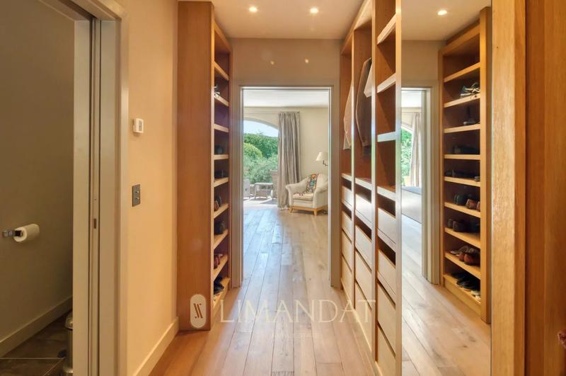 Propriété - 230 m² - 6 pièces