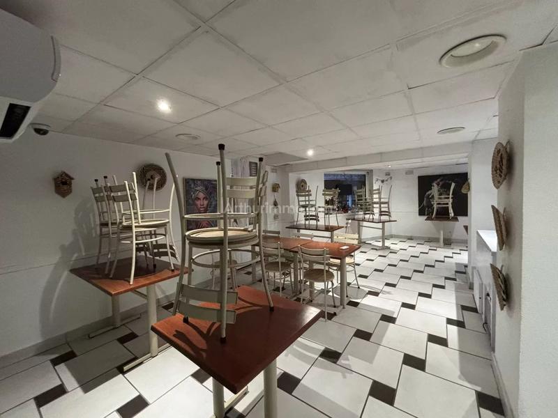 Magasins - 82 m² - 2 pièces