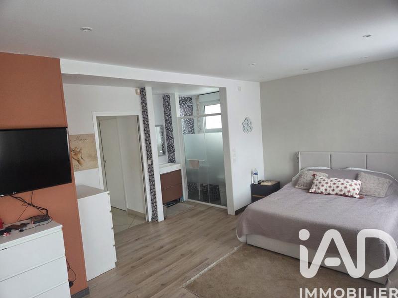 Maison - 235 m² - 7 pièces