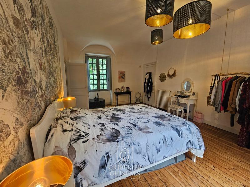 Demeure - 190 m² - 6 pièces