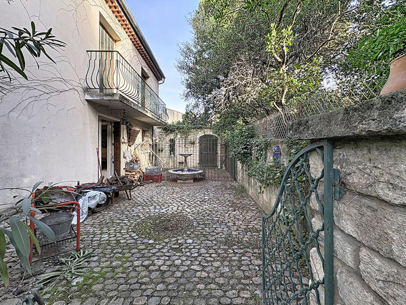 Maison - 220 m² - 6 pièces