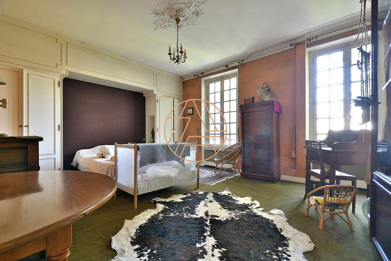 Maison - 203 m² - 9 pièces