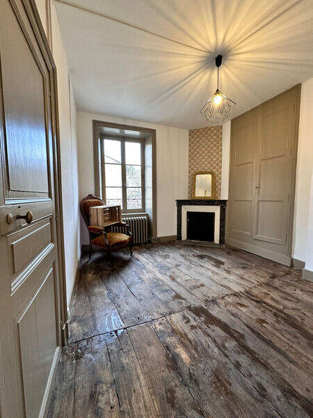 Maison - 211 m² - 9 pièces