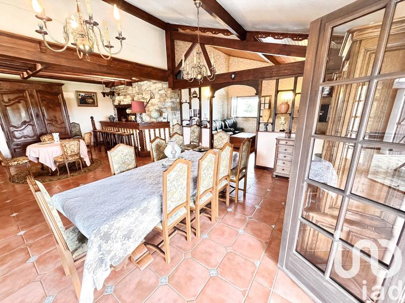 Maison - 290 m² - 9 pièces